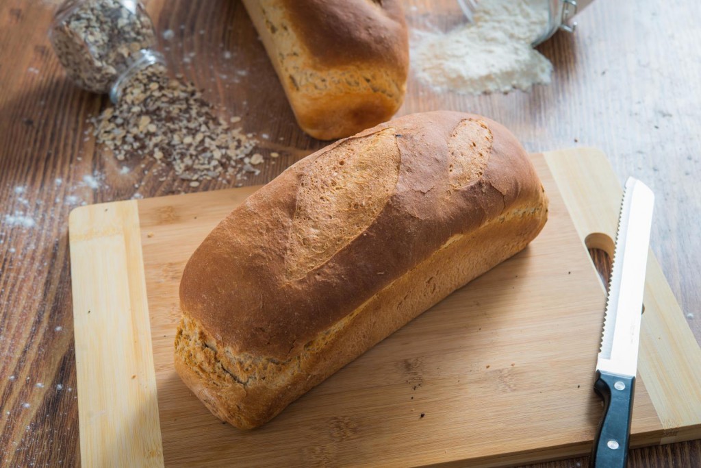 Pâine neagră la tavă